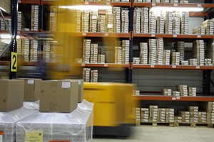 warehouse associate image